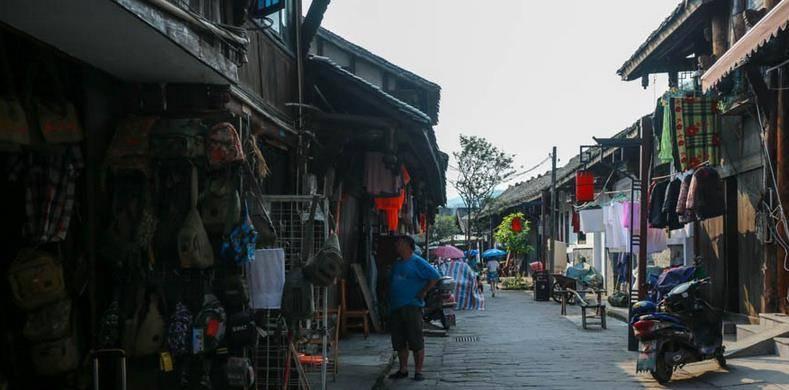 走特色化经营道路 强化支农支小力度
